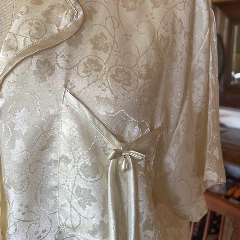 IVORY FLORAL GOWN /ROBE SZ Medium